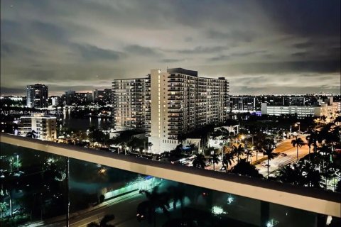 Condominio en alquiler en Hollywood, Florida, 2 dormitorios, 84.08 m2 № 2039892 - foto 2