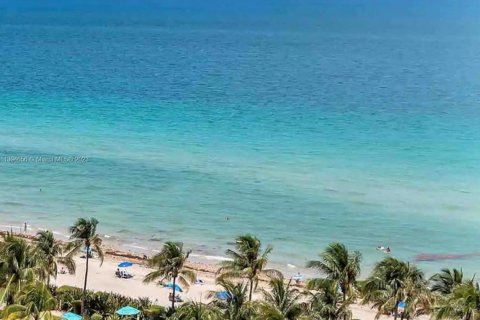 Condominio en Hollywood, Florida, 2 dormitorios  № 2039892