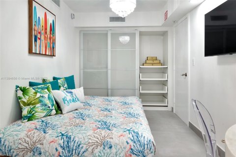 Condominio en alquiler en Hollywood, Florida, 2 dormitorios, 84.08 m2 № 2039892 - foto 11