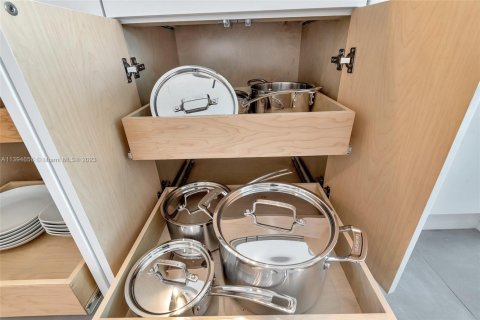 Condominio en alquiler en Hollywood, Florida, 2 dormitorios, 84.08 m2 № 2039892 - foto 13