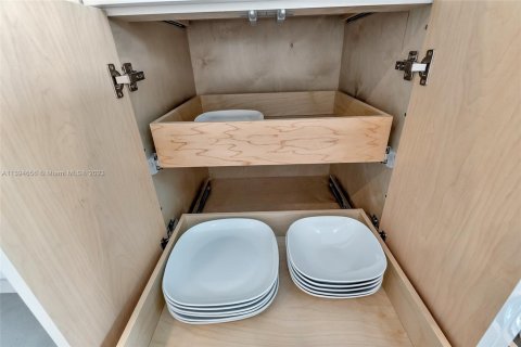 Condominio en alquiler en Hollywood, Florida, 2 dormitorios, 84.08 m2 № 2039892 - foto 16