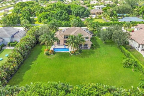 House in Plantation, Florida 5 bedrooms, 406.91 sq.m. № 1887827 - photo 5