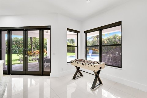 House in Plantation, Florida 5 bedrooms, 406.91 sq.m. № 1887827 - photo 19