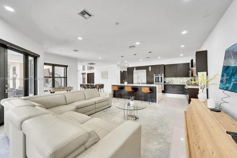 House in Plantation, Florida 5 bedrooms, 406.91 sq.m. № 1887827 - photo 18