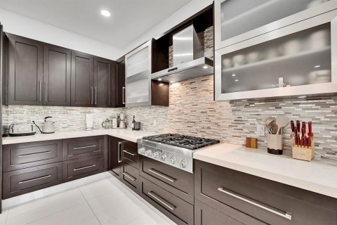 House in Plantation, Florida 5 bedrooms, 406.91 sq.m. № 1887827 - photo 13