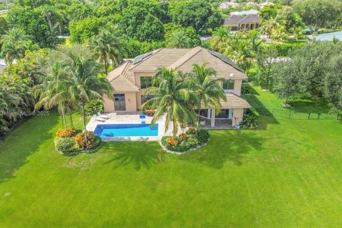 House in Plantation, Florida 5 bedrooms, 406.91 sq.m. № 1887827 - photo 6