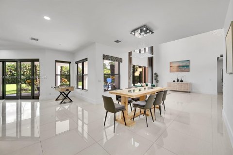 House in Plantation, Florida 5 bedrooms, 406.91 sq.m. № 1887827 - photo 15