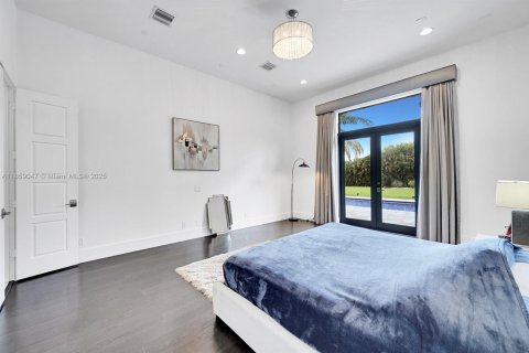 House in Plantation, Florida 5 bedrooms, 406.91 sq.m. № 1887827 - photo 25