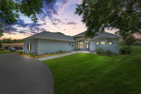 House in Lady Lake, Florida 3 bedrooms, 272.95 sq.m. № 1831140 - photo 1