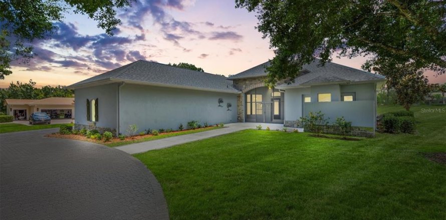 House in Lady Lake, Florida 3 bedrooms, 272.95 sq.m. № 1831140