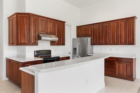 House in Lady Lake, Florida 3 bedrooms, 272.95 sq.m. № 1831140 - photo 6