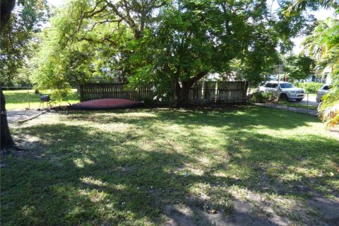 Снять в аренду квартиру в Холливуд, Флорида 1 спальня, 399.85м2, № 1949684 - фото 7