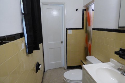 Снять в аренду квартиру в Холливуд, Флорида 1 спальня, 399.85м2, № 1949684 - фото 2