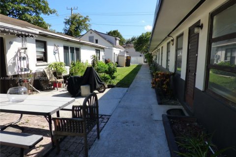 Снять в аренду квартиру в Холливуд, Флорида 1 спальня, 399.85м2, № 1949684 - фото 8