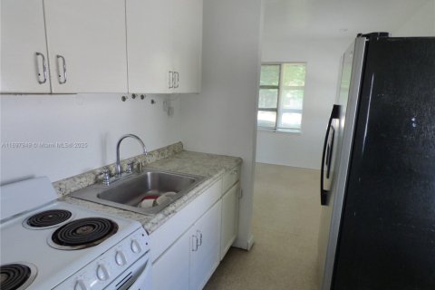 Снять в аренду квартиру в Холливуд, Флорида 1 спальня, 399.85м2, № 1949684 - фото 4