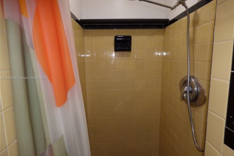 Снять в аренду квартиру в Холливуд, Флорида 1 спальня, 399.85м2, № 1949684 - фото 6