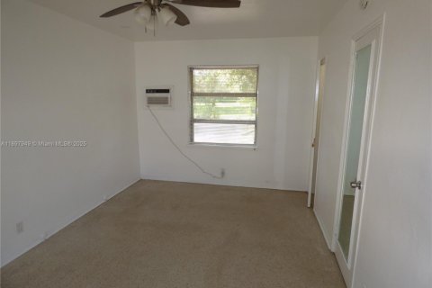 Снять в аренду квартиру в Холливуд, Флорида 1 спальня, 399.85м2, № 1949684 - фото 3