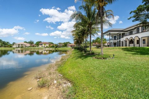 Casa en alquiler en Davie, Florida, 7 dormitorios, 857.86 m2 № 1186344 - foto 1