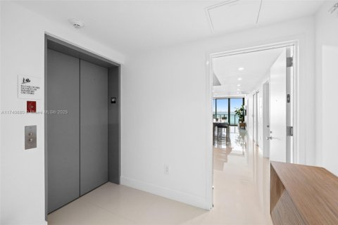 Condo in Miami, Florida, 2 bedrooms  № 1864576 - photo 8