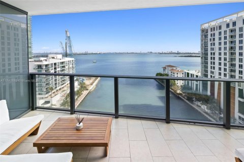 Condo in Miami, Florida, 2 bedrooms  № 1864576 - photo 1