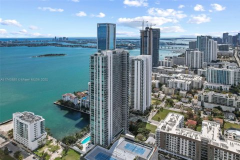 Condo in Miami, Florida, 2 bedrooms  № 1864576 - photo 6