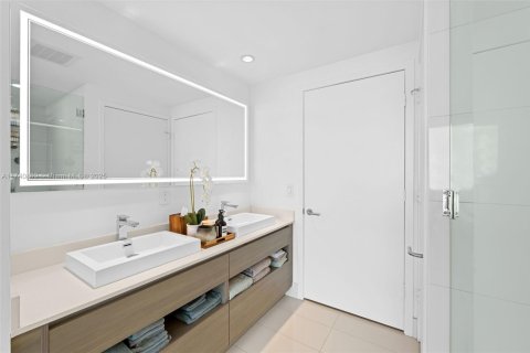 Condo in Miami, Florida, 2 bedrooms  № 1864576 - photo 23