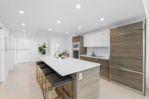 Condo in Miami, Florida, 2 bedrooms  № 1864576 - photo 13
