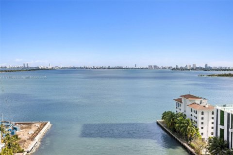 Condo in Miami, Florida, 2 bedrooms  № 1864576 - photo 5