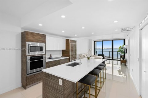 Condo in Miami, Florida, 2 bedrooms  № 1864576 - photo 9