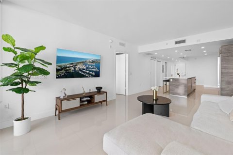 Condo in Miami, Florida, 2 bedrooms  № 1864576 - photo 15
