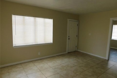 Casa en venta en Saint Petersburg, Florida, 3 dormitorios, 80.08 m2 № 1743485 - foto 2