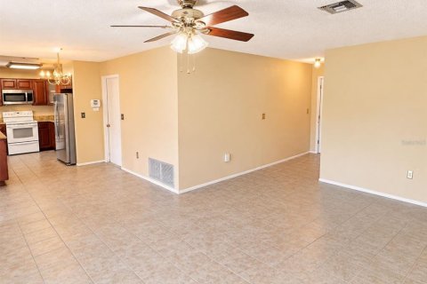 Villa ou maison à vendre à Pinellas Park, Floride: 2 chambres, 88.72 m2 № 2425329 - photo 4
