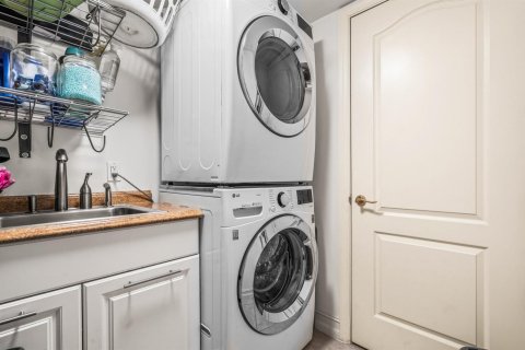 Купить кондоминиум в Бока-Ратон, Флорида 7 комнат, 167.41м2, № 2083741 - фото 25