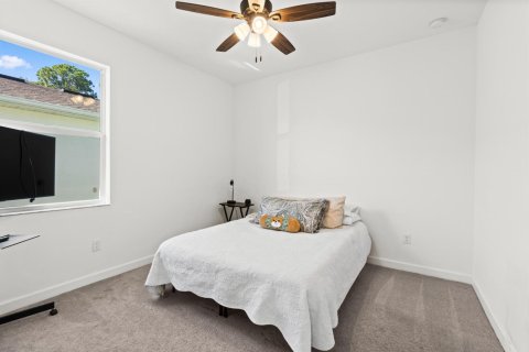 House in Palm Bay, Florida 3 bedrooms, 148.46 sq.m. № 2187936 - photo 28