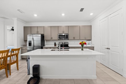 House in Palm Bay, Florida 3 bedrooms, 148.46 sq.m. № 2187936 - photo 11