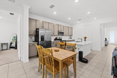 House in Palm Bay, Florida 3 bedrooms, 148.46 sq.m. № 2187936 - photo 10