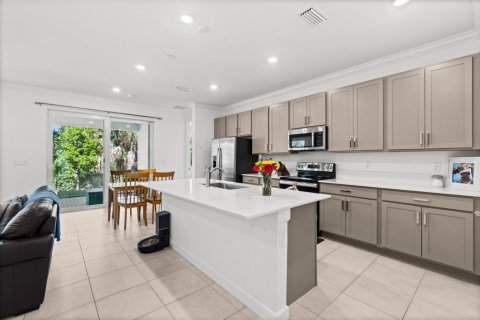 House in Palm Bay, Florida 3 bedrooms, 148.46 sq.m. № 2187936 - photo 2