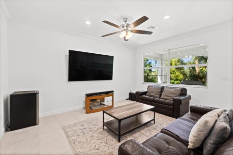 House in Palm Bay, Florida 3 bedrooms, 148.46 sq.m. № 2187936 - photo 16