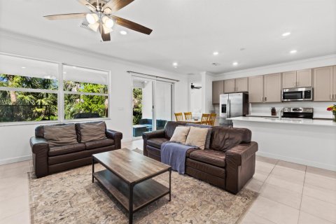 House in Palm Bay, Florida 3 bedrooms, 148.46 sq.m. № 2187936 - photo 3