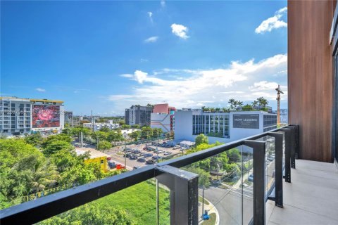 Condominio en alquiler en Miami, Florida, 3 dormitorios, 132.48 m2 № 2356771 - foto 22