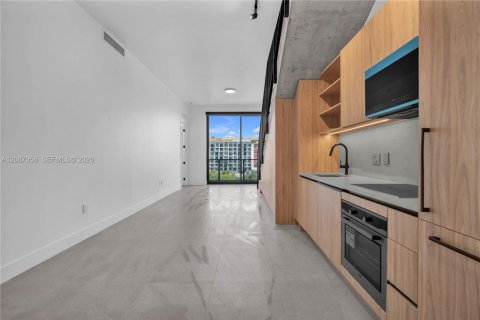 Condominio en alquiler en Miami, Florida, 3 dormitorios, 132.48 m2 № 2356771 - foto 2