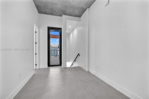 Condominio en alquiler en Miami, Florida, 3 dormitorios, 132.48 m2 № 2356771 - foto 26