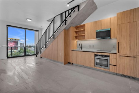 Condominio en alquiler en Miami, Florida, 3 dormitorios, 132.48 m2 № 2356771 - foto 3