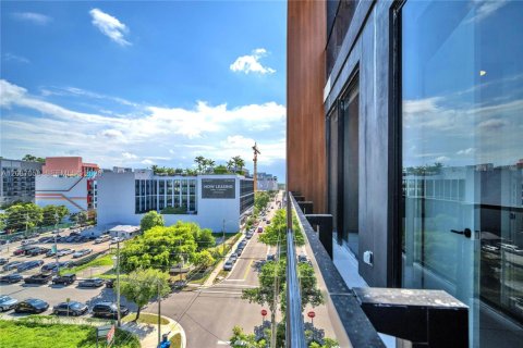 Condominio en alquiler en Miami, Florida, 3 dormitorios, 132.48 m2 № 2356771 - foto 23