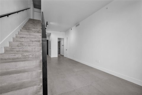 Condominio en alquiler en Miami, Florida, 3 dormitorios, 132.48 m2 № 2356771 - foto 14