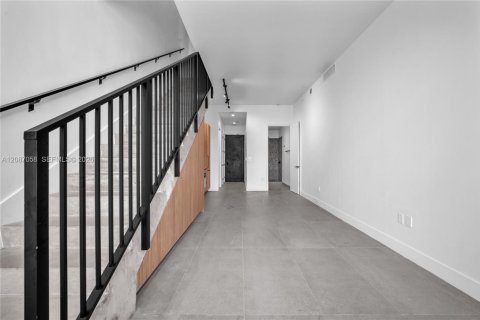 Condominio en alquiler en Miami, Florida, 3 dormitorios, 132.48 m2 № 2356771 - foto 13