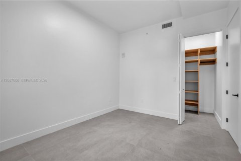 Condominio en alquiler en Miami, Florida, 3 dormitorios, 132.48 m2 № 2356771 - foto 8