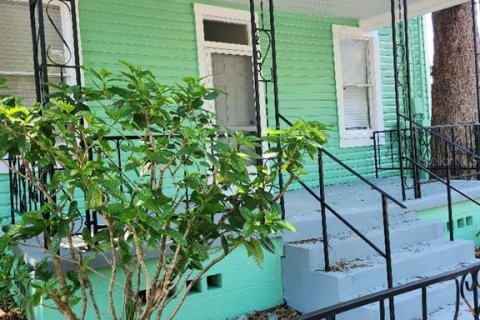 House in Tampa, Florida 3 bedrooms, 94.76 sq.m. № 2351649
