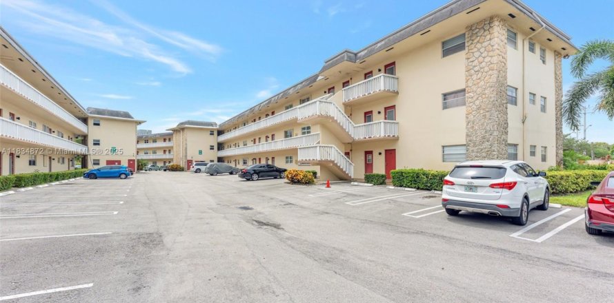 Condo in Lauderhill, Florida, 2 bedrooms  № 1818773
