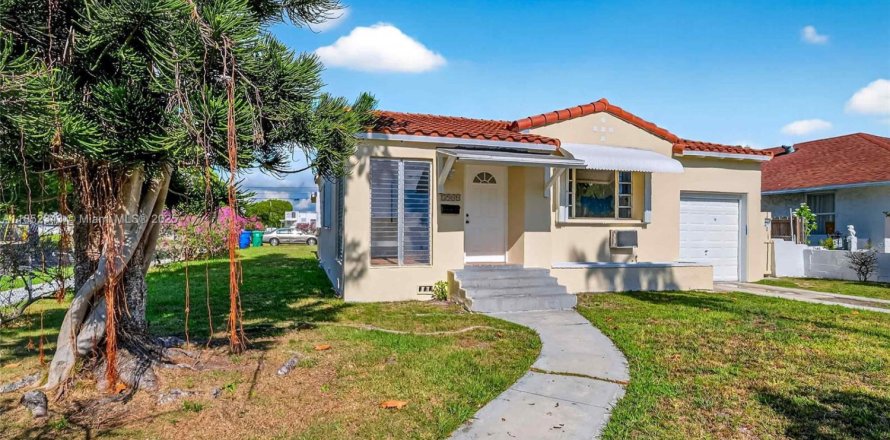 House in Miami, Florida 3 bedrooms, 263.38 sq.m. № 1859025